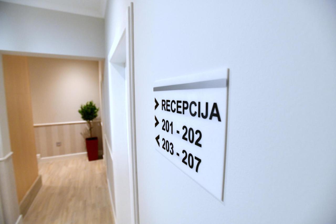 President Aparthotel Čačak Exteriör bild