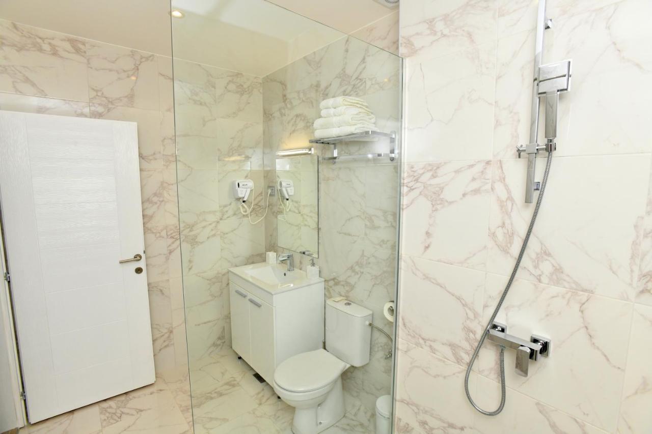 President Aparthotel Čačak Exteriör bild