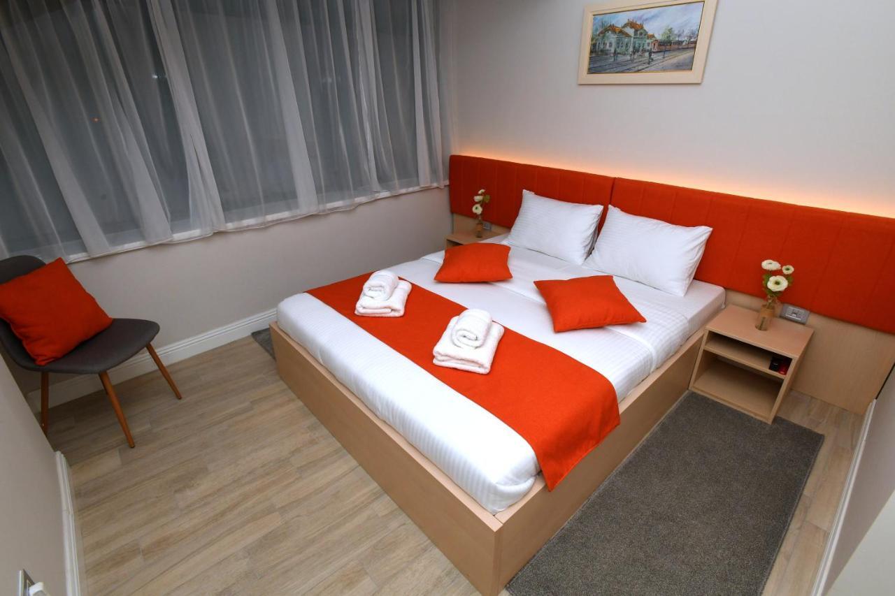 President Aparthotel Čačak Exteriör bild
