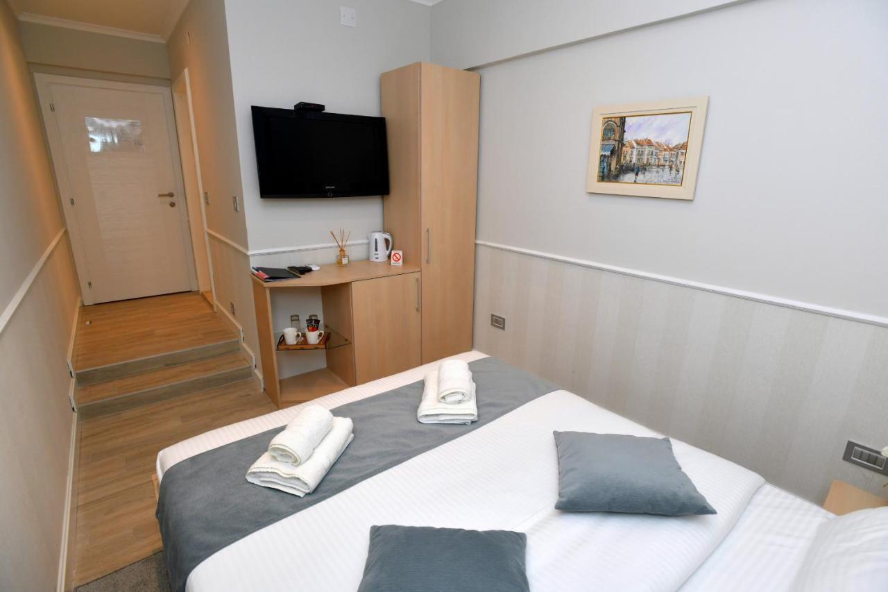 President Aparthotel Čačak Exteriör bild
