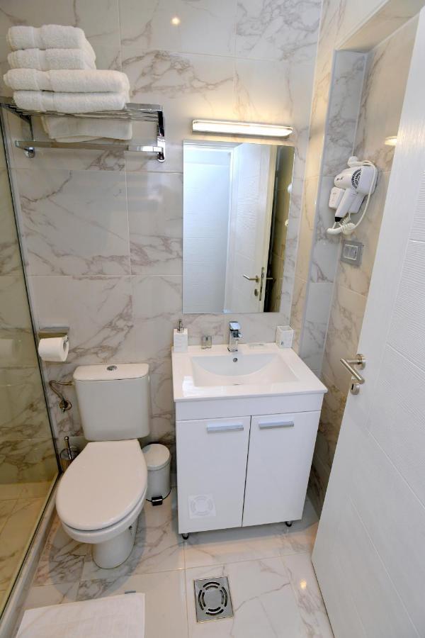 President Aparthotel Čačak Exteriör bild